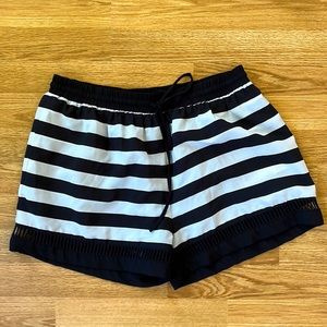 Black and White Striped Shorts w POCKETS